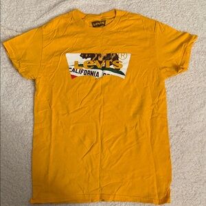 Levi's Mustard Graphic Tee